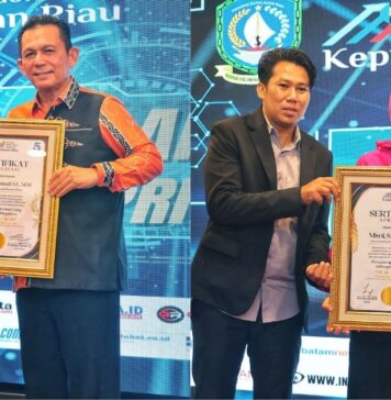 Gubernur dan Sekda Kepri Terima Penghargaan AMSI Kepri