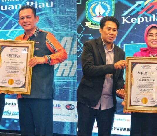 Gubernur dan Sekda Kepri Terima Penghargaan AMSI Kepri