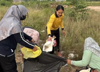 Kapolres Karimun Ajak Warga Bersihkan Lingkungan