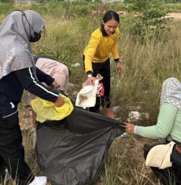 Kapolres Karimun Ajak Warga Bersihkan Lingkungan